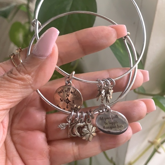 Charm bangle bracelets “Not all who wander arelost - Picture 5 of 6